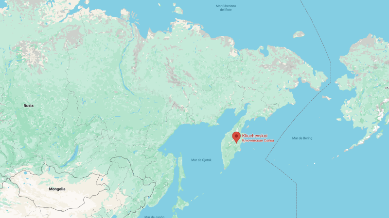 Volcán Kliuchevskoi se activa tras el fuerte terremoto registrado en Rusia