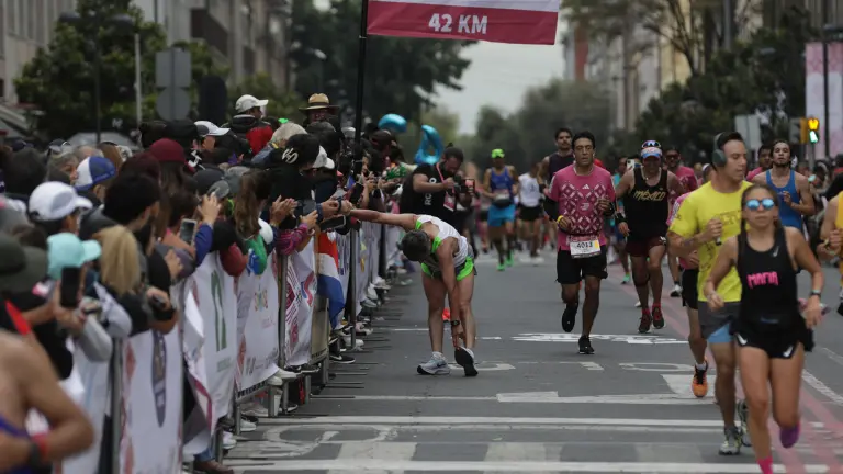 Maratón de la Ciudad de México 2025: la estrategia alimentaria detrás de los 42 km