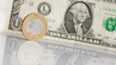 Peso mexicano avanza contra el dólar tras esperado discurso de Jerome Powell