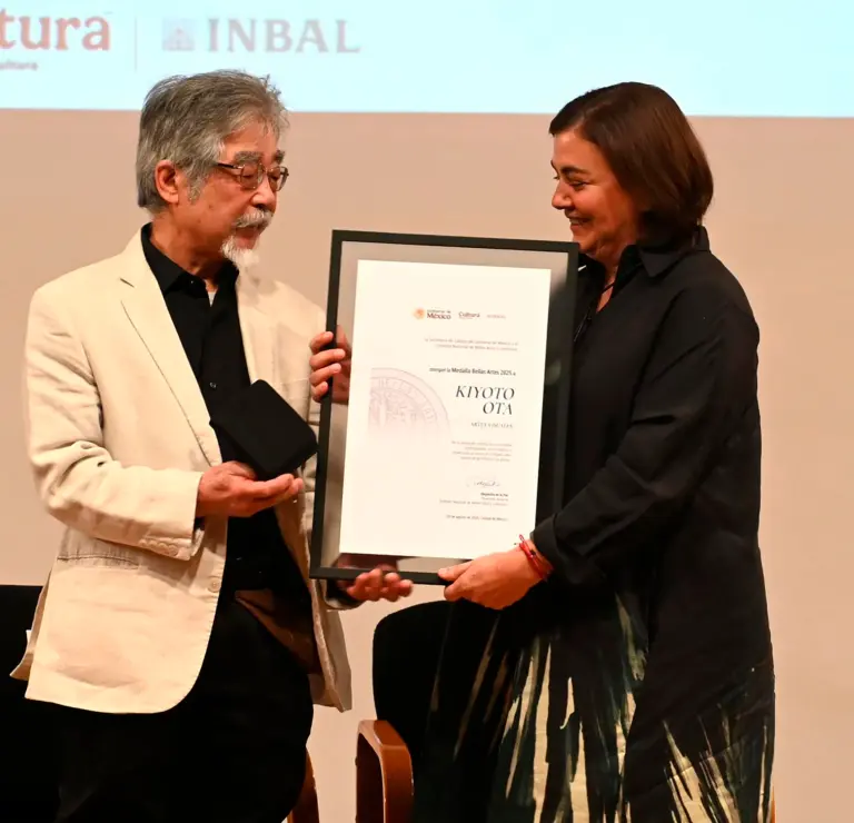 El escultor Kiyoto Ota recibió la Medalla de Bellas Artes 2025
