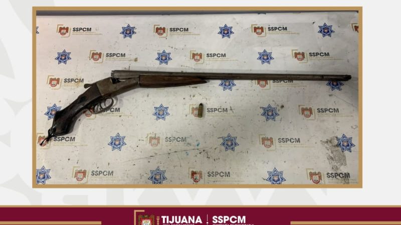 Auxilia Policía municipal a mujer privada de la libertad y detiene a su agresor armado