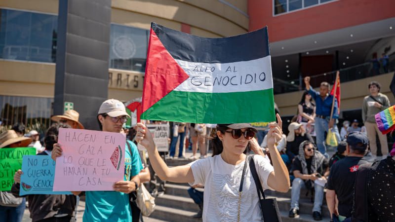 Se manifiesta en la oficinas de la Secretaría de Relaciones Exteriores en solidaridad con el pueblo de Palestina.