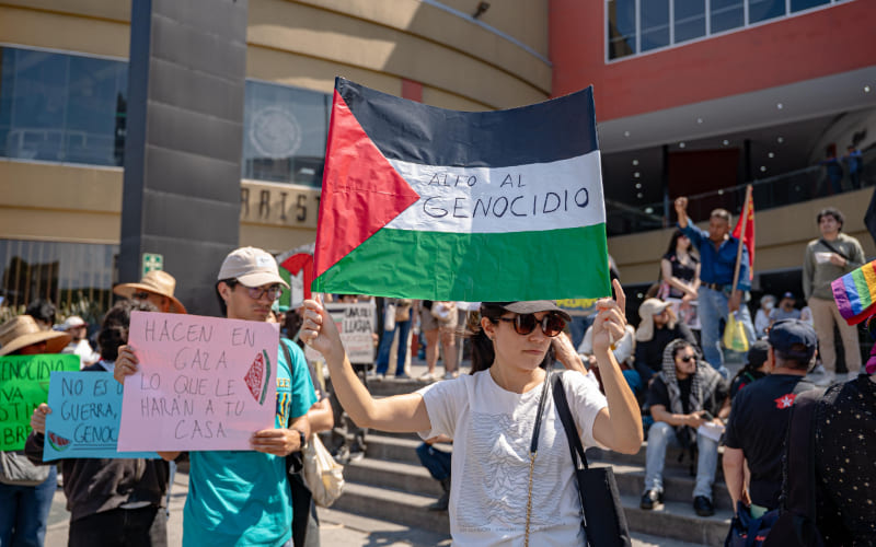 Se manifiesta en la oficinas de la Secretaría de Relaciones Exteriores en solidaridad con el pueblo de Palestina.