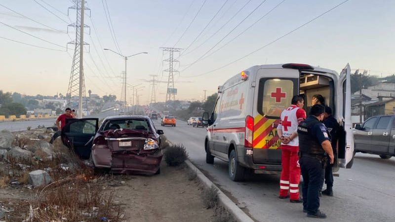 Taxi de ruta choca contra vehículo en bulevar 2000; hay una persona lesionada