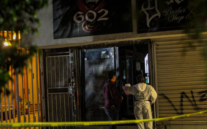 Hombre muere y otro resulta herido en ataque armado en Smoke Shop de la colonia El Dorado