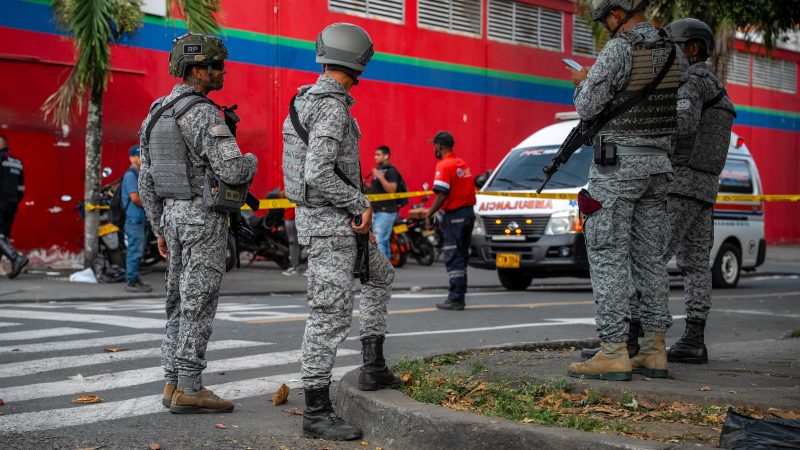 Al menos seis muertos y más de 60 heridos en un ataque con explosivos a una base militar en Cali