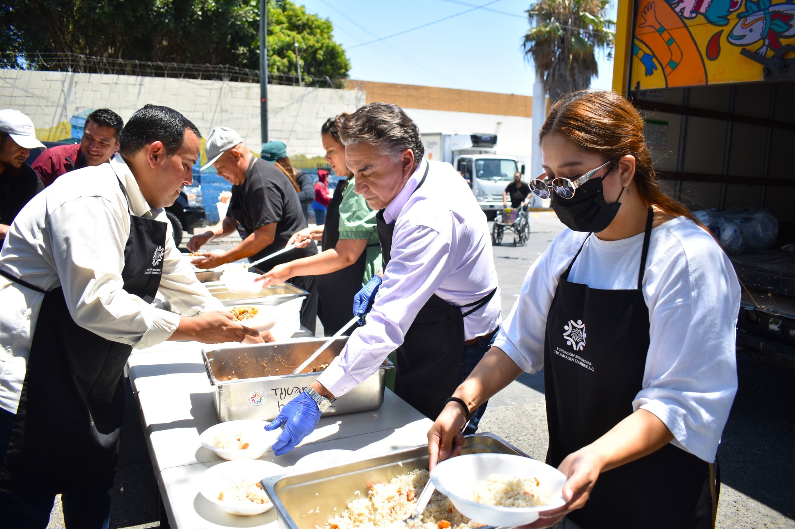 Ruiz Uribe visita Fundación Binacional «Tijuana Sin Hambre»