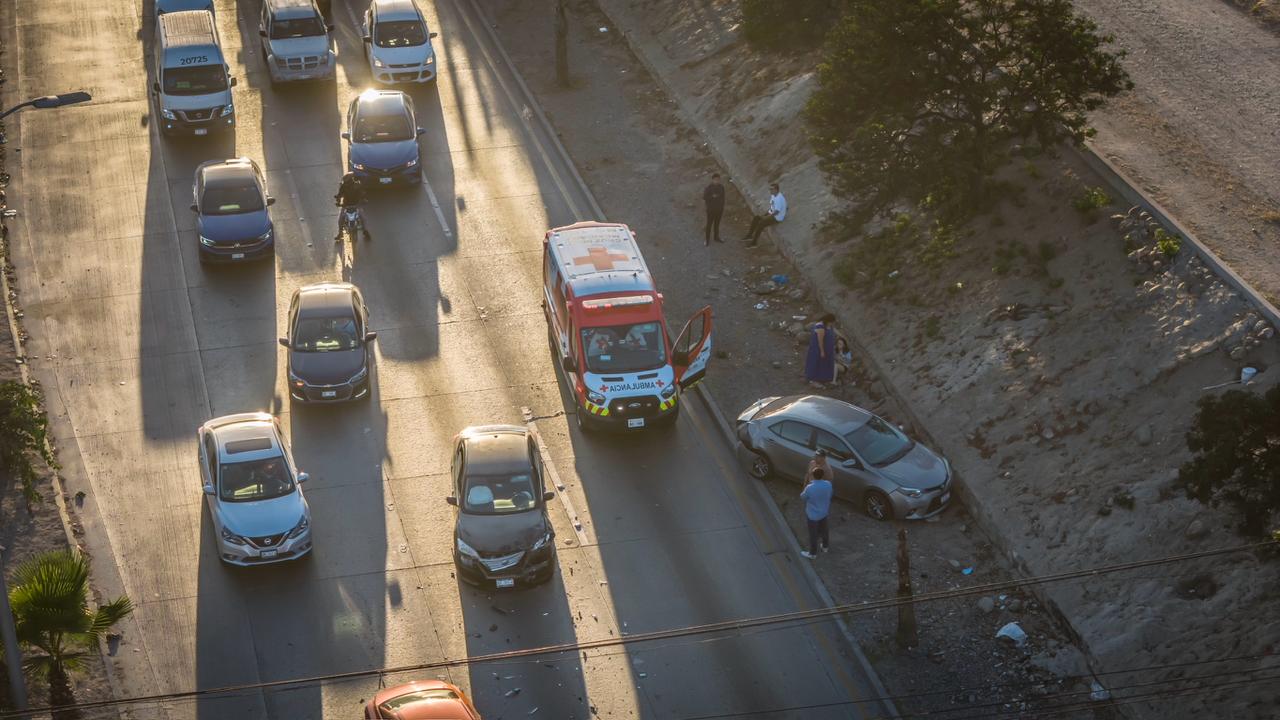 Choque en la vía rápida poniente provoca fuerte congestionamiento