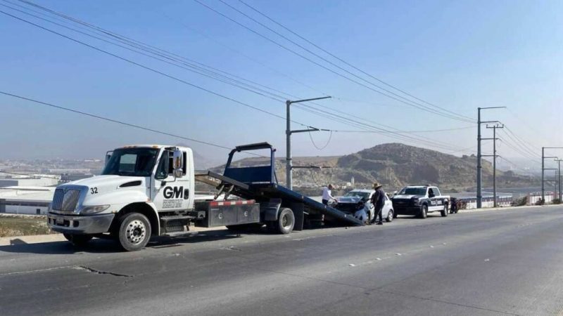 Choque vehicular en bulevar 2000; taxi de ruta involucrado