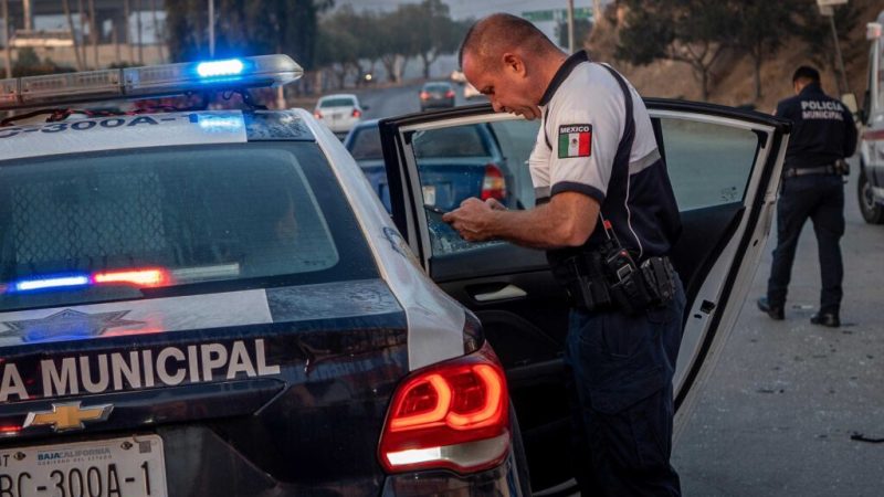 Conductor realiza vuelta prohibida y provoca accidente en el bulevar Cuauhtémoc Sur