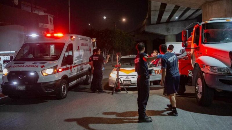 Taxista pide ayuda en estación de bomberos por síntomas de infarto