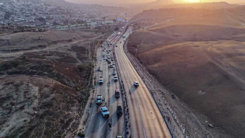 Abandonan tres cuerpos en la Vía Rápida Oriente