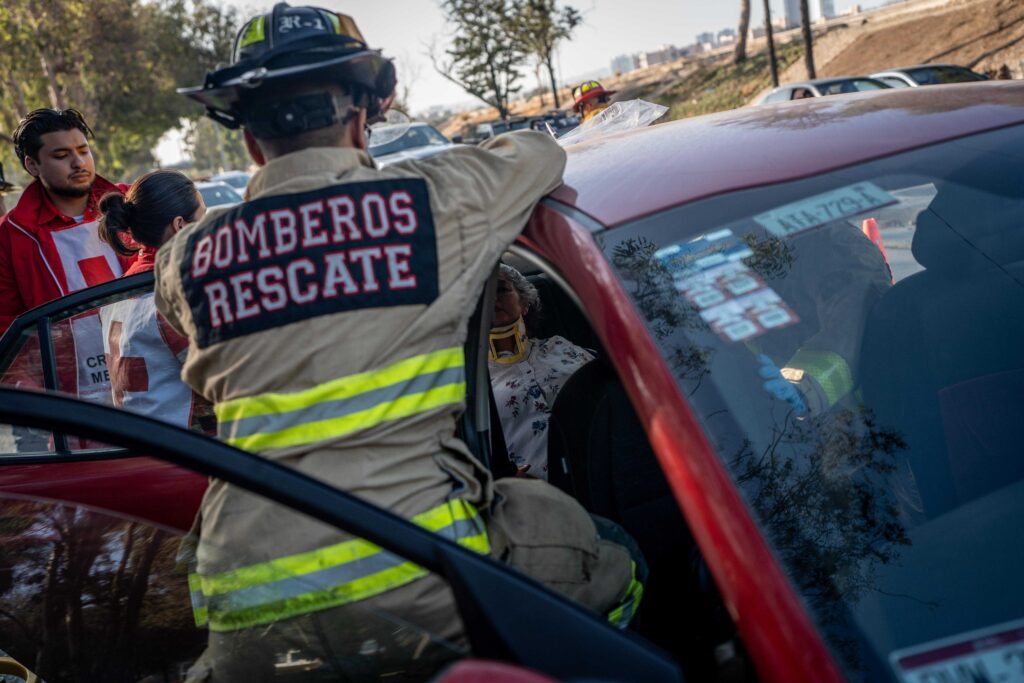 Choque múltiple provoca caos vial en la Vía Rápida Oriente y deja una mujer lesionada