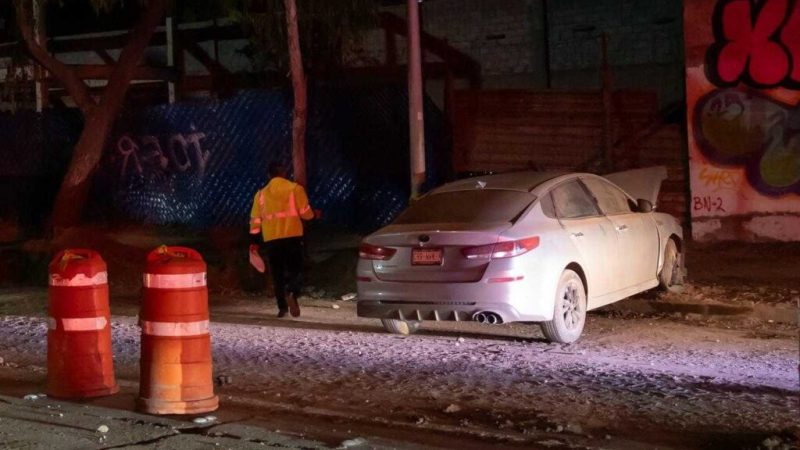 Fuerte choque en bulevar Padre Kino; responsable se da a la fuga y una mujer resulta lesionada