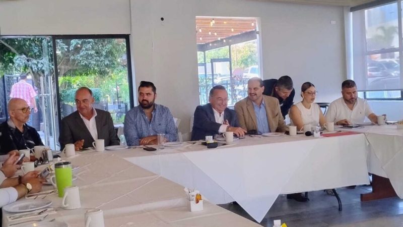 Anuncia el presidente de la Canaco programa «Yo le compro al de aquí» ante el grupo político «Vamos»