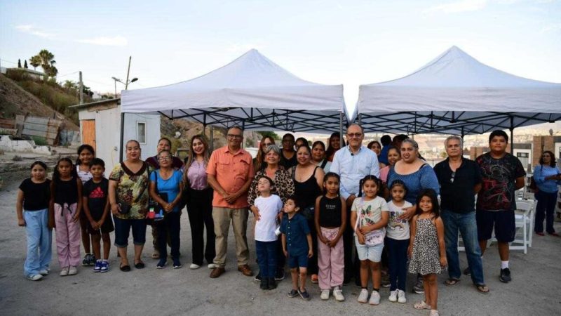 Atiende CESPT a familias de la colonia las huertas