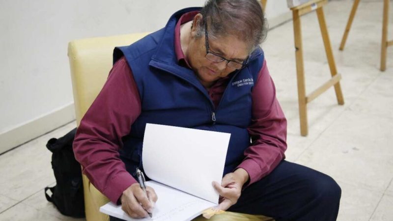 «Yumanos: 7, 500 años de arte rupestre» de Enrique Garcia es presentado en la biblioteca pública central estatal