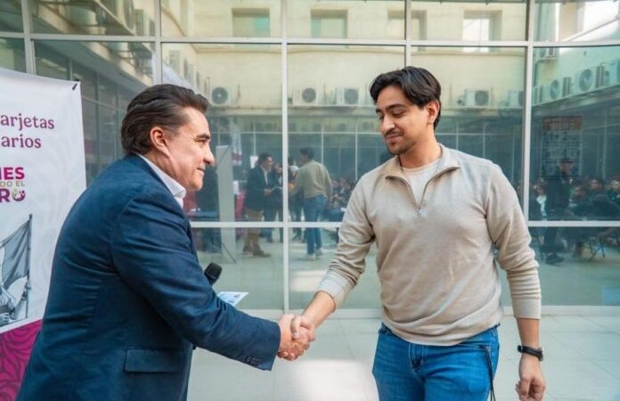 Llama Ruiz Uribe a inscribirse a «Jóvenes Construyendo El Futuro»