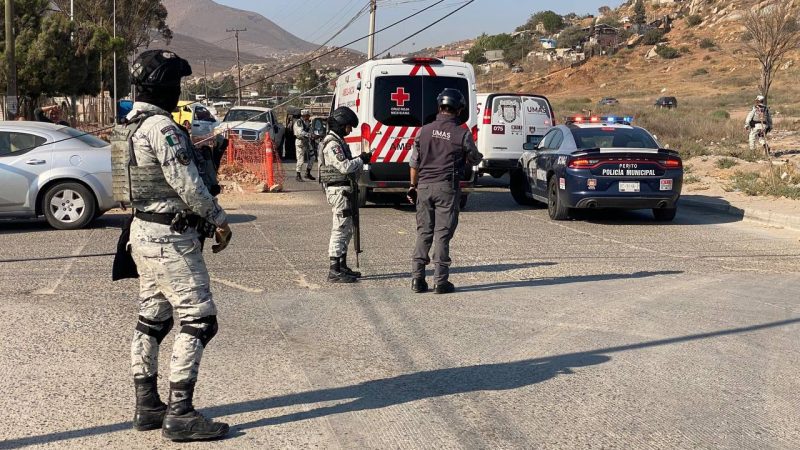 Choque termina en volcadura sobre la carretera antigua Tijuana-Tecate