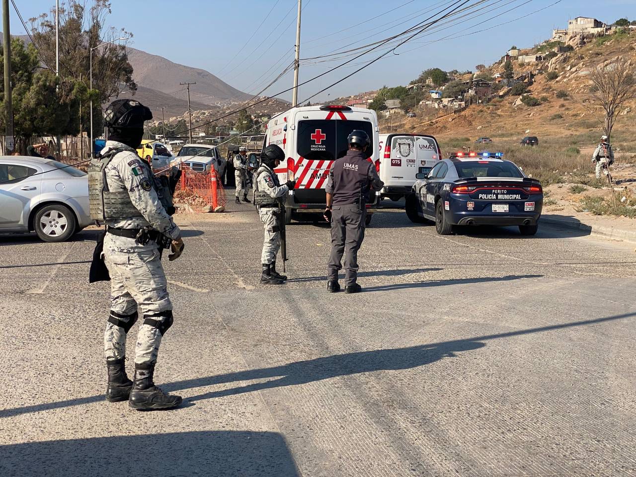 Choque termina en volcadura sobre la carretera antigua Tijuana-Tecate
