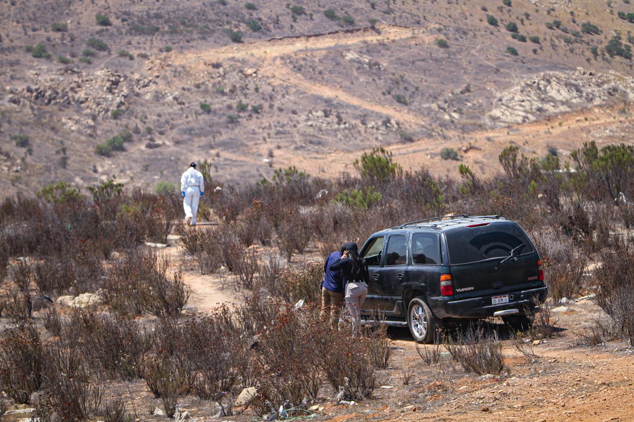 Localizan cuerpo y narcomensaje en camioneta abandonada en el fraccionamiento Valle Las Palmas