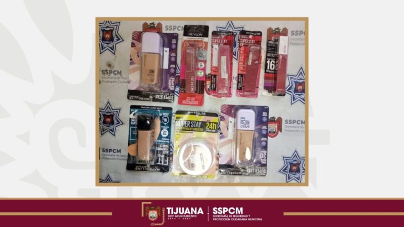 Detiene Policía Municipal de Tijuana a mujer por robo a comercio
