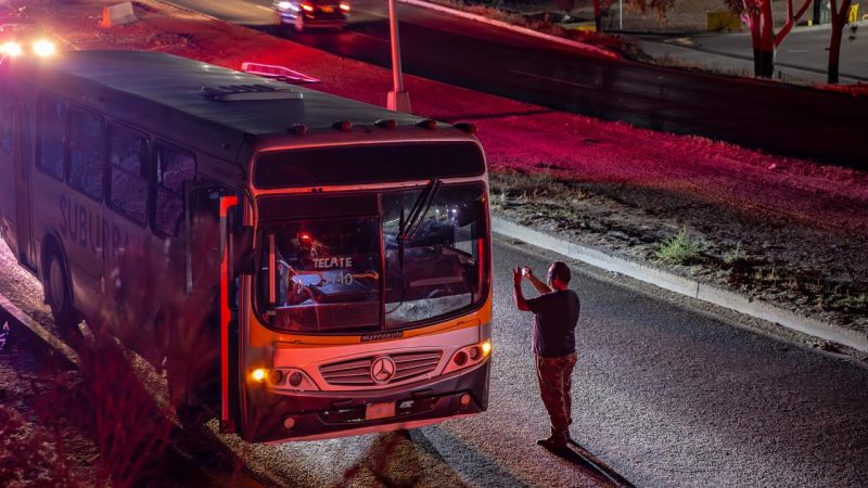 Ataque armado contra camión de transporte deja dos lesionados en la carretera libre Tijuana–Tecate