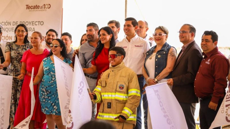 Román Cota arranca construcción de nueva estación de bomberos
