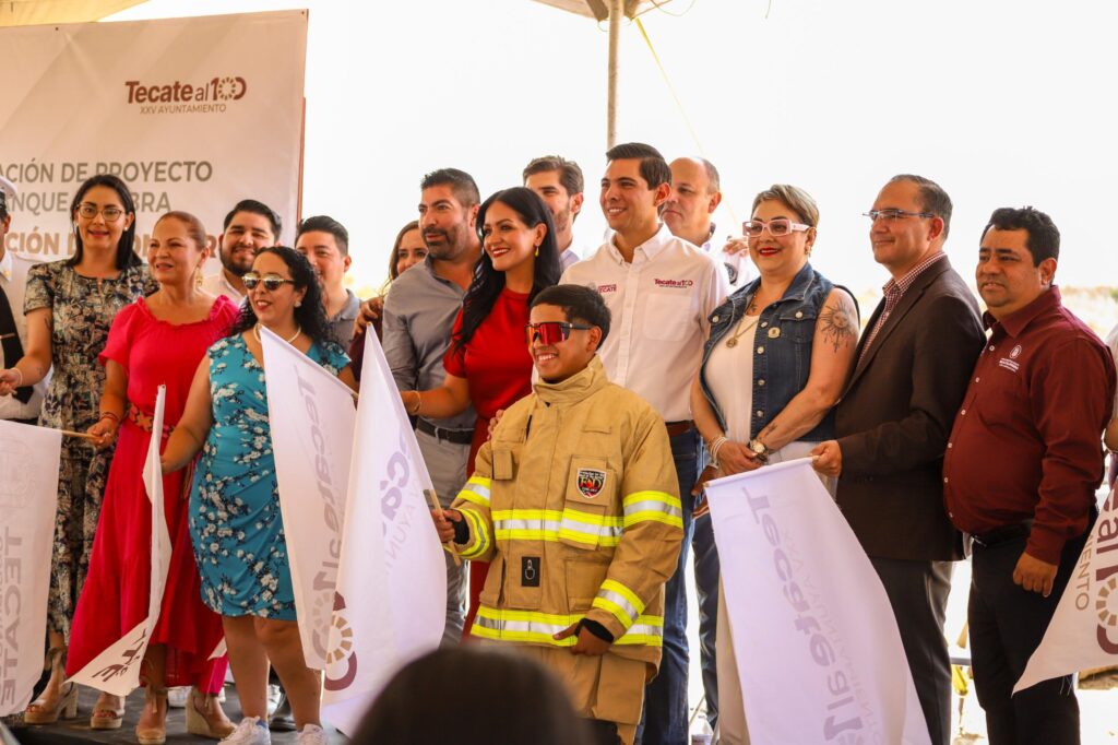 Román Cota arranca construcción de nueva estación de bomberos