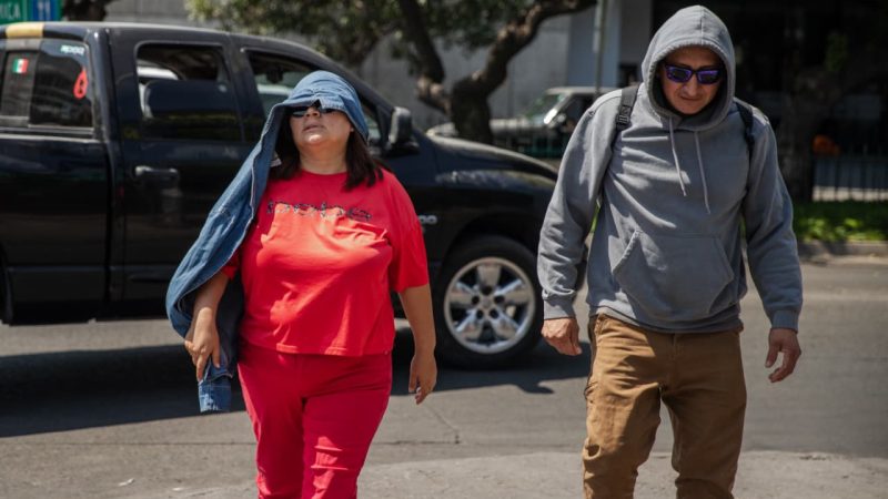 Altas temperaturas obligan a tijuanenses a refugiarse en la sombra