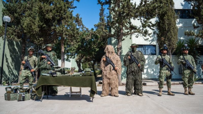 Tijuanenses pasan domingo familiar conociendo las instalaciones de SEDENA