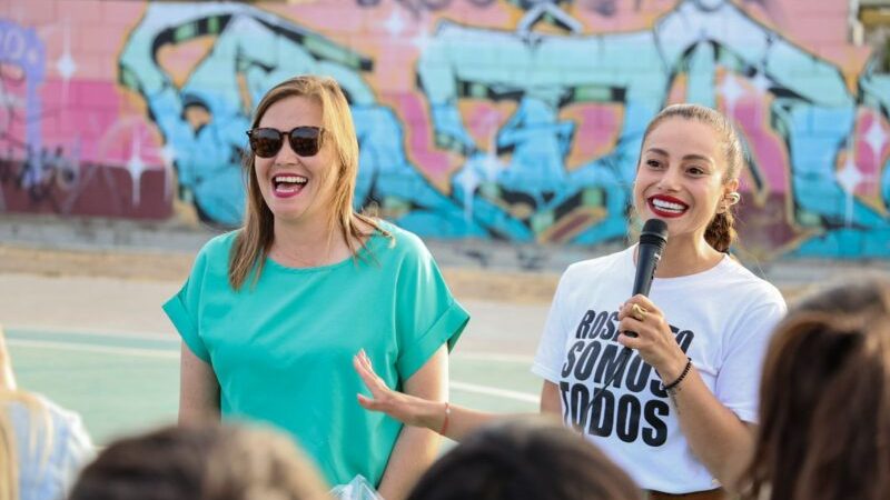 Entrega más de mil paquetes escolares la AC «Rosarito Somos Todos»