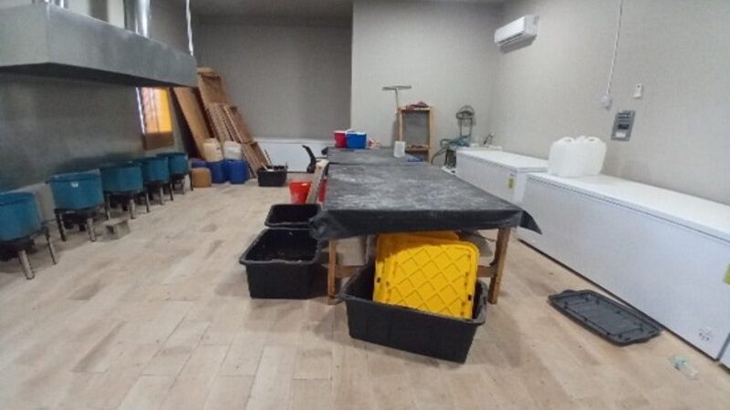 FGR asegura laboratorio clandestino de drogas sintéticas en Mexicali