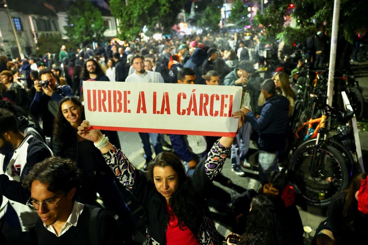 Colombia condena a 12 años de prisión domiciliaria al expresidente Álvaro Uribe