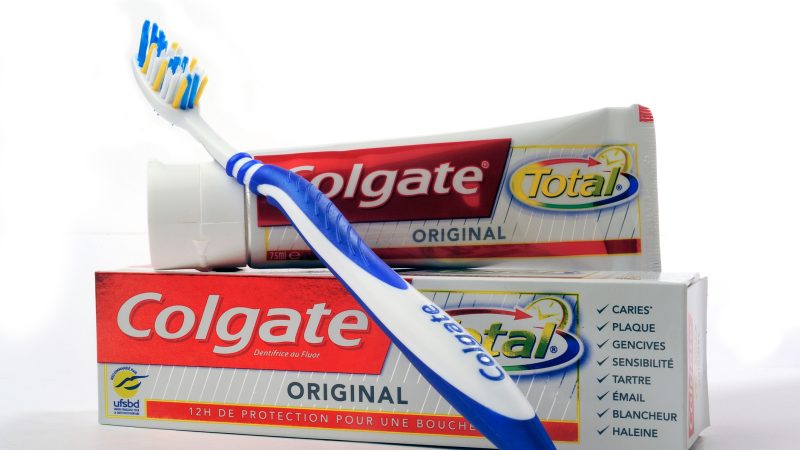 Colgate no siempre hizo pasta dental: esta es su historia y su dueño actual