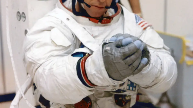 ¿Quién fue Jim Lovell, el astronauta de la misión Apolo 13 hacia la Luna?