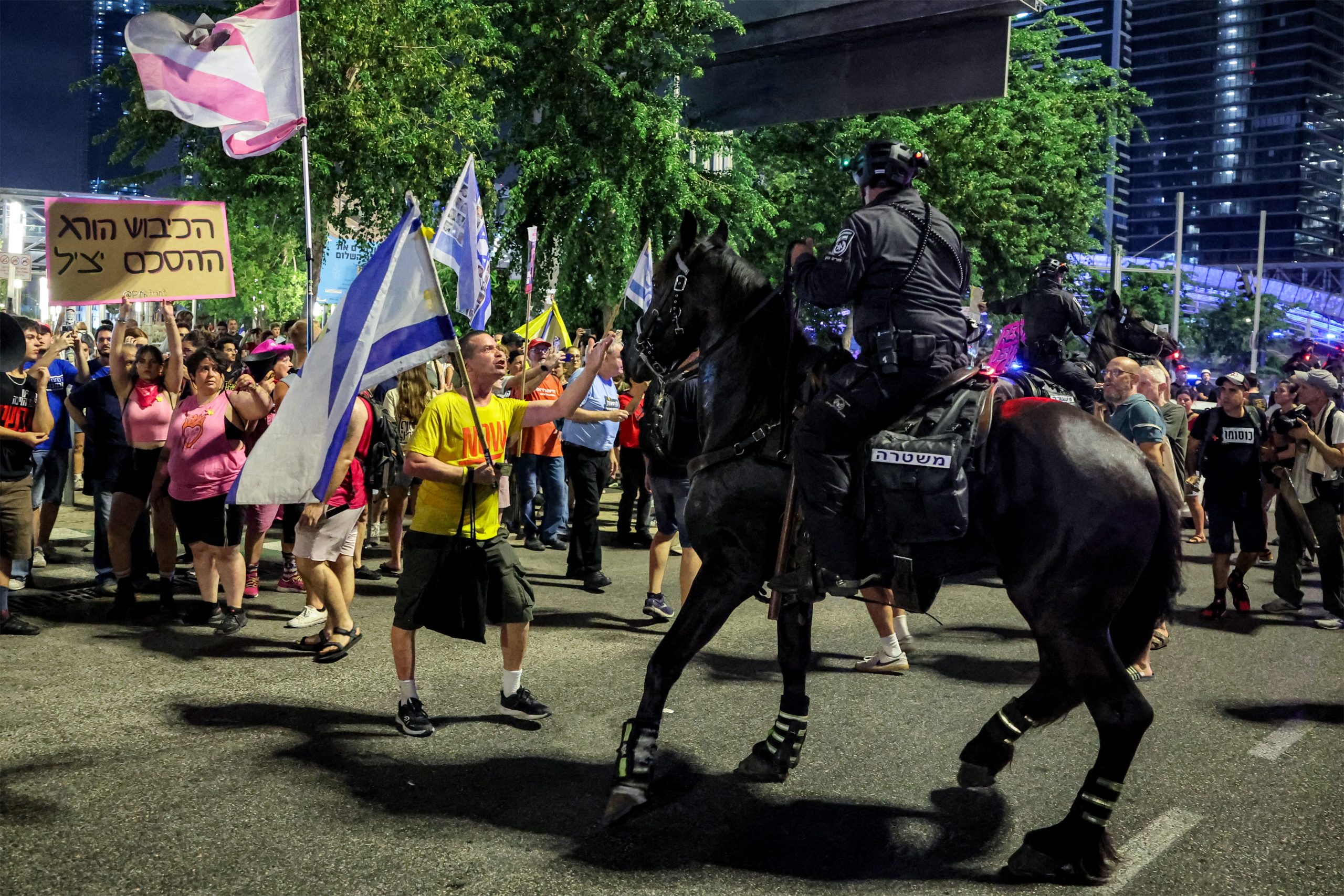 Miles de personas protestan en Tel Aviv contra el plan de control en Gaza
