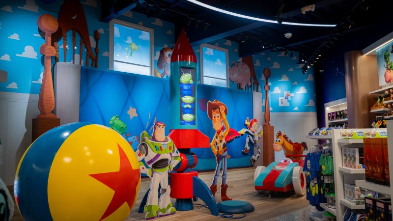 De la pantalla al anaquel, Disney va por tiendas propias en México