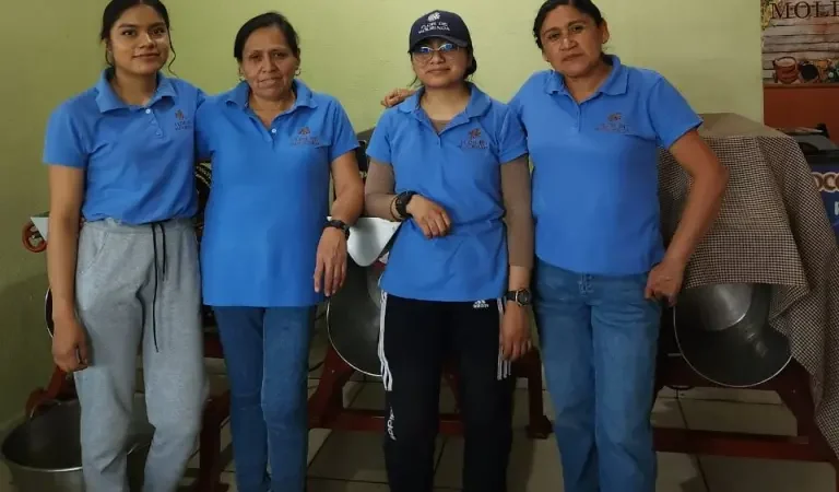 Mujeres zapotecas que transforman el cacao en tradición y emprendimiento