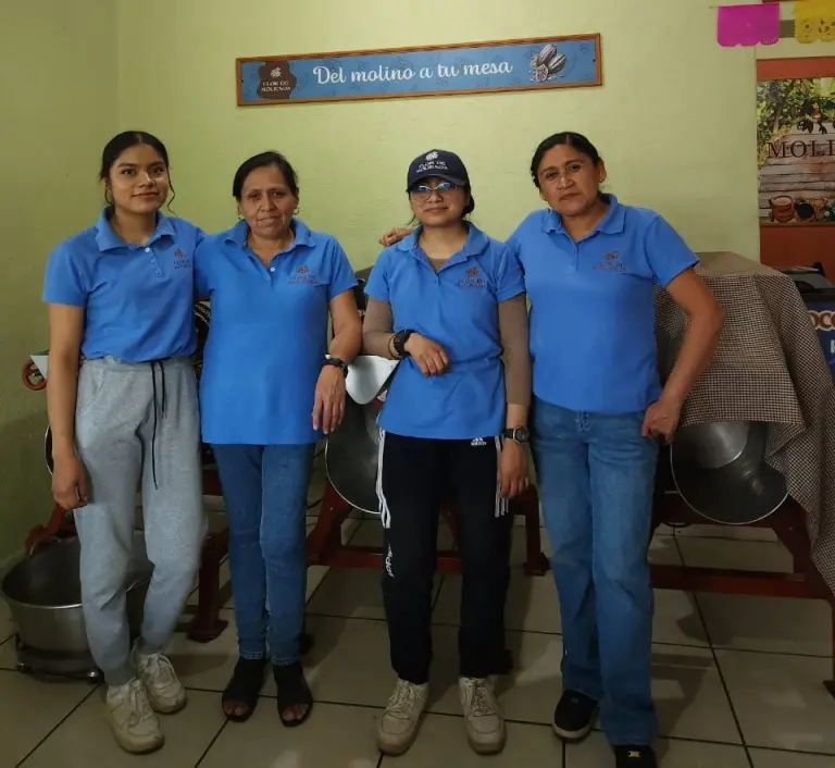Mujeres zapotecas que transforman el cacao en tradición y emprendimiento