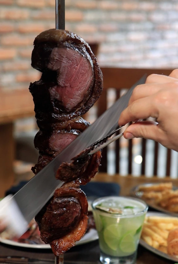 Espadas brasileñas en CDMX: la tradición del churrasco que conquista paladares
