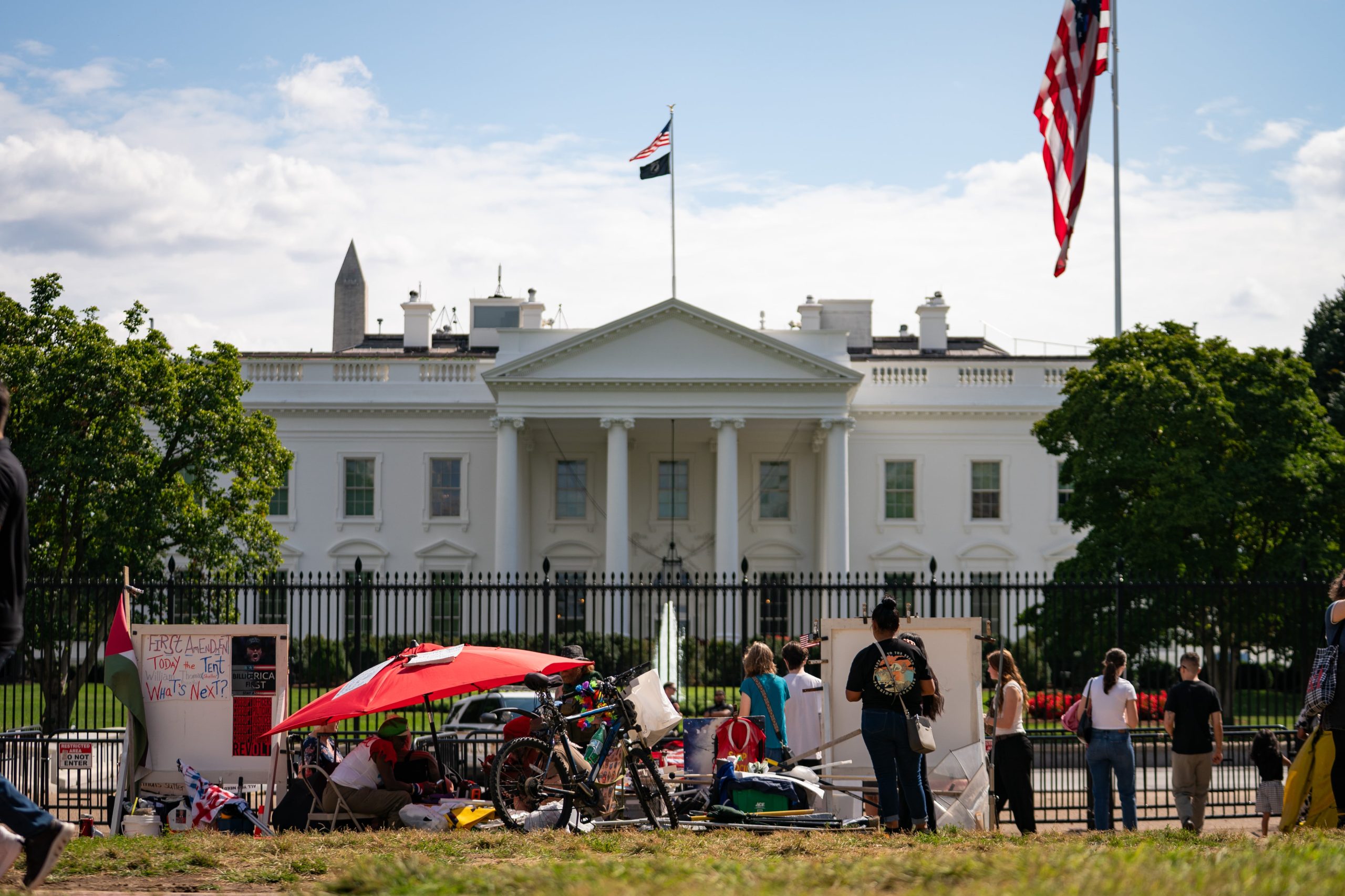 Trump desmantela una vigilia pacífica frente a la Casa Blanca tras 44 años de protesta continuada