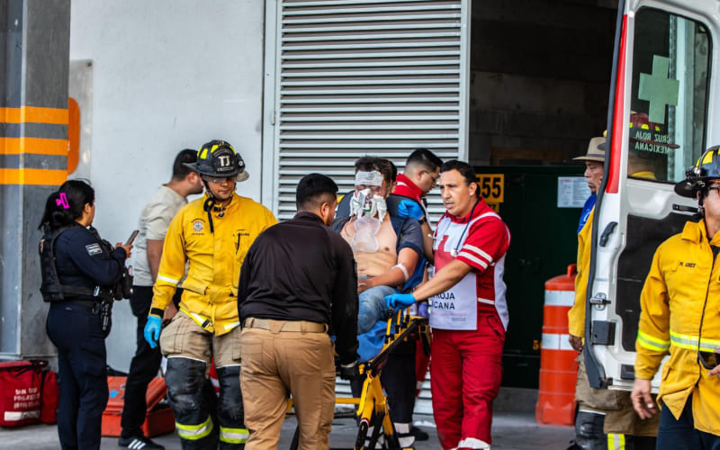Trabajador sufre descarga eléctrica en Plaza Península