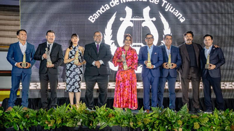 Reconocen a más de 30 personalidades en el Premio al Mérito Turístico XXXIV