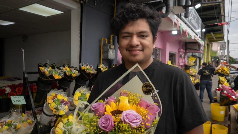 Regalar flores amarillas, una tendencia de Argentina que crece en Tijuana