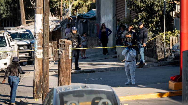 Dos baleados en Oxxo de la colonia Cuauhtémoc; joven de 18 años muere en el lugar