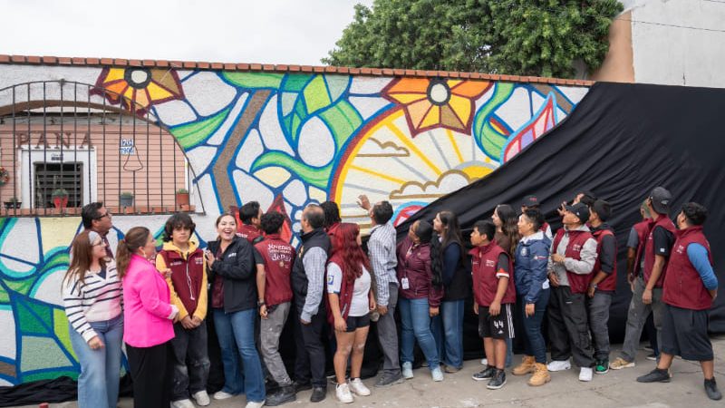 Jóvenes pintan murales para recuperar espacios públicos de la Zona Norte