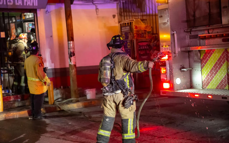 Incendio en tienda de la colonia México Lindo es controlado por vecinos