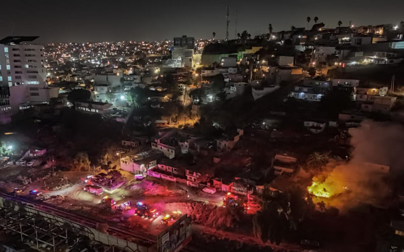 Incendio consume vivienda en Mineral de Santa Fe