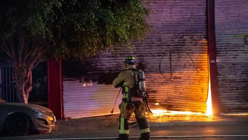 Incendio consume bodega en la Zona Centro de Tijuana
